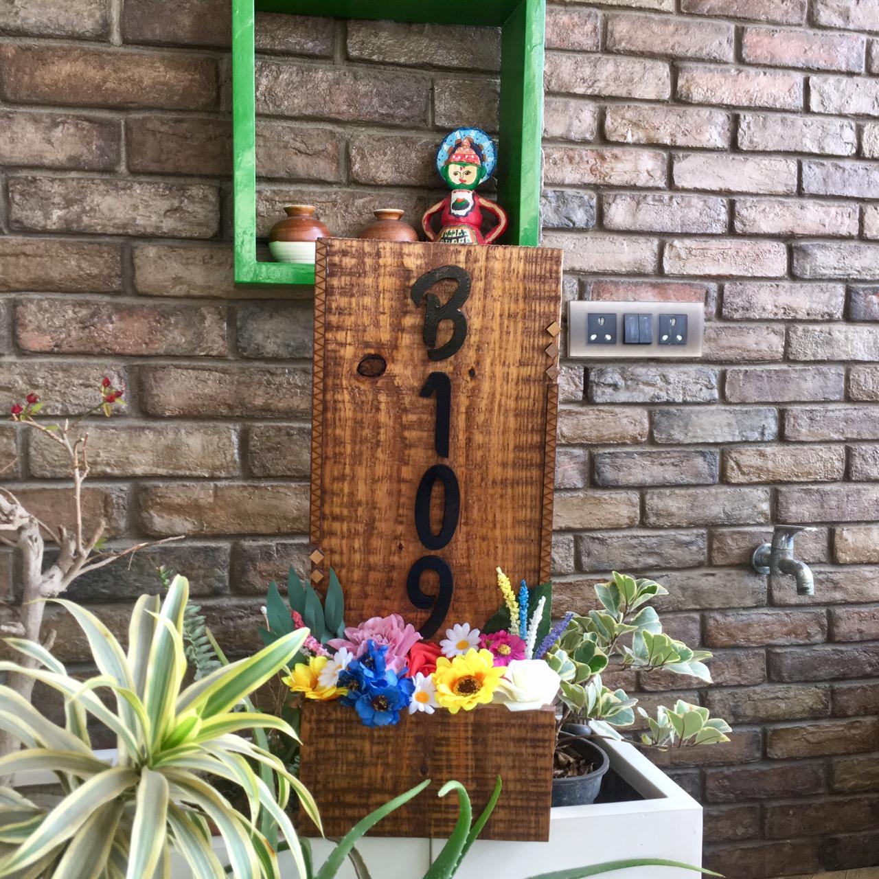 Vertical Pot Shaped Name Plate for Garden Lovers